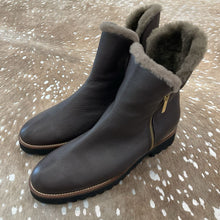 Load image into Gallery viewer, Sheepskin-Lined Suzon Ankle Boots