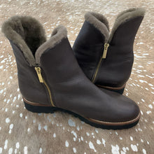 Load image into Gallery viewer, Sheepskin-Lined Suzon Ankle Boots
