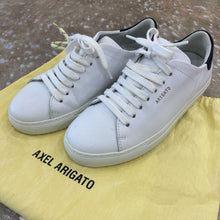 Load image into Gallery viewer, Clean 90 Sneakers