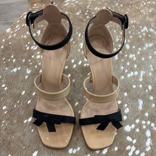 Load image into Gallery viewer, Ally Bow 100 Block Sandals