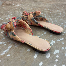 Load image into Gallery viewer, Daphne Pleated Knot Flat Sandals