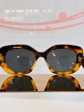 Load image into Gallery viewer, Triomphe 06 Sunglasses in Acetate CL40226U