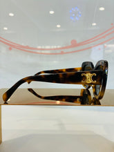 Load image into Gallery viewer, Triomphe 06 Sunglasses in Acetate CL40226U