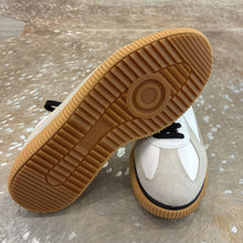 Load image into Gallery viewer, Delecity Vegan Leather Sneakers