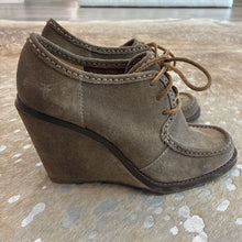 Load image into Gallery viewer, Caroline Lace Low Wedges