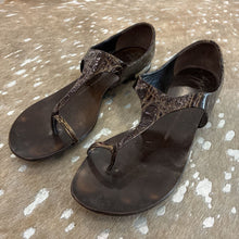 Load image into Gallery viewer, *Crocodile Print Leather Thong Sandal