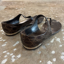 Load image into Gallery viewer, *Crocodile Print Leather Thong Sandal