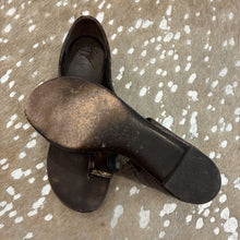 Load image into Gallery viewer, *Crocodile Print Leather Thong Sandal