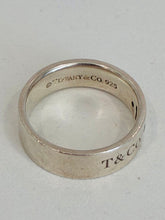 Load image into Gallery viewer, Diamond Lock & Keyhole Band