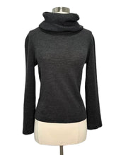 Load image into Gallery viewer, Vintage Wool Turtleneck Top