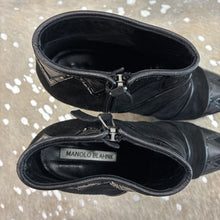 Load image into Gallery viewer, Inuk Seamed Suede Bootie