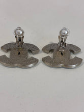 Load image into Gallery viewer, CC 04A Heart Crystal Earrings