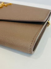 Load image into Gallery viewer, Uptown Chain Wallet in Grain de Poudre Embossed Leather
