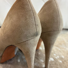 Load image into Gallery viewer, Betty Suede Platform Heels