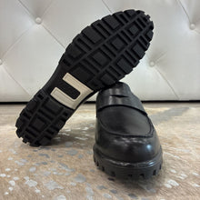 Load image into Gallery viewer, NWOT Modtray Leather Loafer