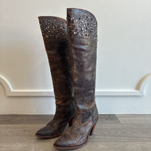 Load image into Gallery viewer, Studded Leather Distressed Western Boots