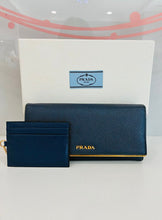 Load image into Gallery viewer, Saffiano Leather Metal Bar Continental Flap Wallet