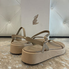 Load image into Gallery viewer, Irida Platform Sandals