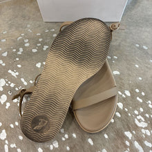 Load image into Gallery viewer, Irida Platform Sandals
