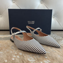 Load image into Gallery viewer, NIB Karla Pointed Toe Flats