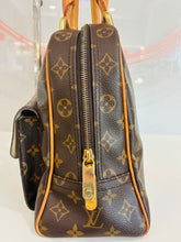 Load image into Gallery viewer, Monogram Manhattan GM Handbag