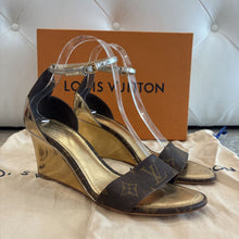 Load image into Gallery viewer, Sunshine Wedge Monogram Sandals