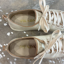 Load image into Gallery viewer, Distressed Low-Top Leather Sneakers