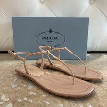 Load image into Gallery viewer, NIB Patent Leather Thong Sandals
