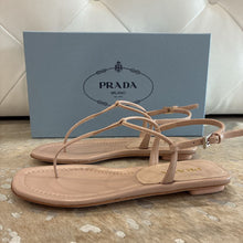 Load image into Gallery viewer, NIB Patent Leather Thong Sandals