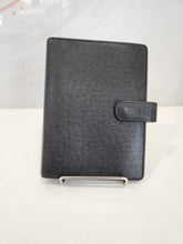 Load image into Gallery viewer, Medium Ring Agenda Cover Taiga Leather
