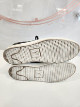 Load image into Gallery viewer, Frontrow Leather Sneaker
