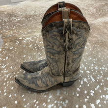 Load image into Gallery viewer, Floral Embroidery Boot
