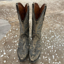 Load image into Gallery viewer, Floral Embroidery Boot

