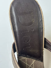 Load image into Gallery viewer, Cannage CD Charm Sandal Pump
