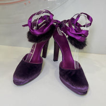 Load image into Gallery viewer, 2004 Silk &amp; Velvet Fur Python Platform
