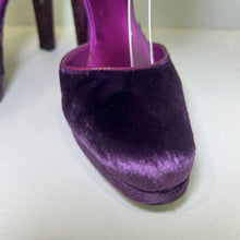 Load image into Gallery viewer, 2004 Silk &amp; Velvet Fur Python Platform
