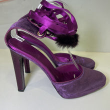 Load image into Gallery viewer, 2004 Silk &amp; Velvet Fur Python Platform
