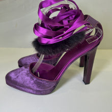 Load image into Gallery viewer, 2004 Silk &amp; Velvet Fur Python Platform
