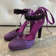 Load image into Gallery viewer, 2004 Silk &amp; Velvet Fur Python Platform
