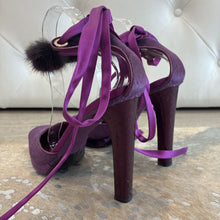 Load image into Gallery viewer, 2004 Silk &amp; Velvet Fur Python Platform
