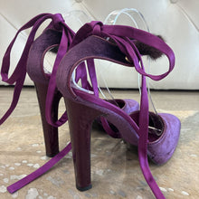 Load image into Gallery viewer, 2004 Silk &amp; Velvet Fur Python Platform
