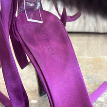 Load image into Gallery viewer, 2004 Silk &amp; Velvet Fur Python Platform
