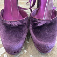 Load image into Gallery viewer, 2004 Silk &amp; Velvet Fur Python Platform
