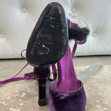 Load image into Gallery viewer, 2004 Silk &amp; Velvet Fur Python Platform
