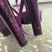 Load image into Gallery viewer, 2004 Silk &amp; Velvet Fur Python Platform
