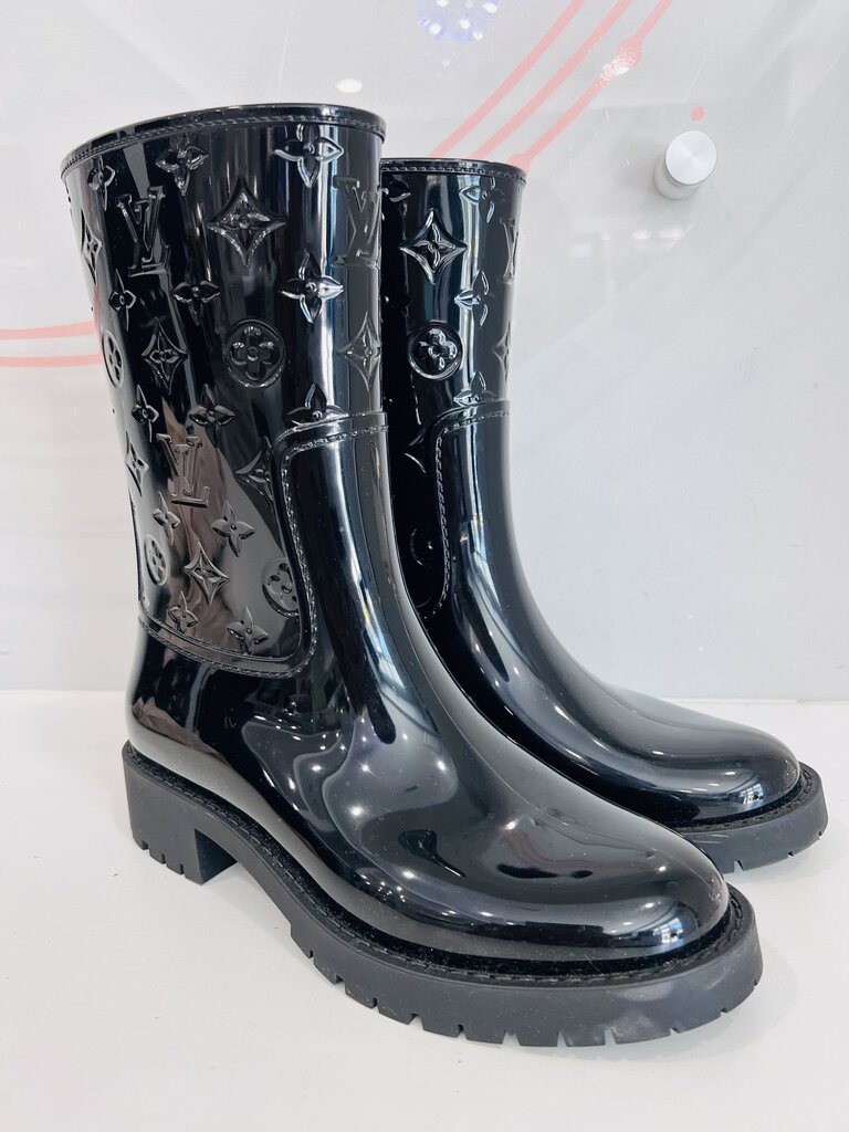 Drop Flat Patent Leather Boots