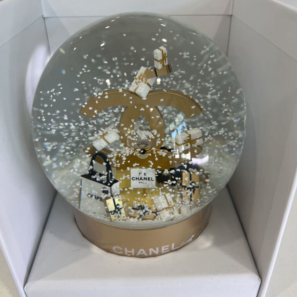 NEW Chanel 2023 Snow Globe – Jolieluxuryconsignment