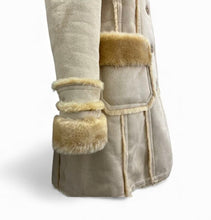 Load image into Gallery viewer, Sherpa &amp; Fur Coat
