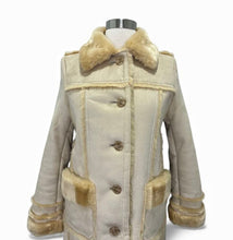 Load image into Gallery viewer, Sherpa &amp; Fur Coat
