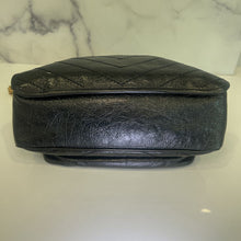 Load image into Gallery viewer, Niki Medium Flap YSL Shoulder Bag in Crinkled Leather
